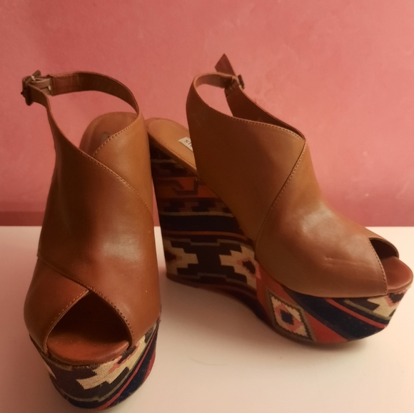Steve Madden tan peep toe wedge - Picture 3 of 10